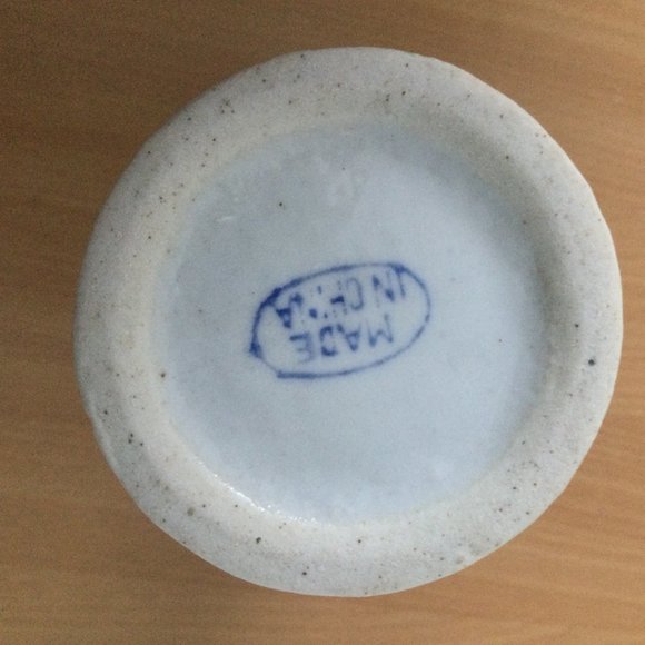 Vintage Chinese ceramic porcelain small vase hand painted with flowers 8" tall - Picture 9 of 9